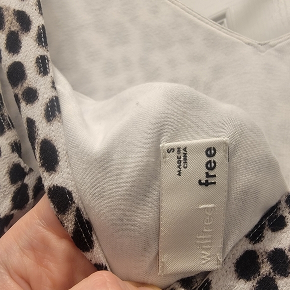 Aritzia snow leopard open back crop top - Picture 3 of 4